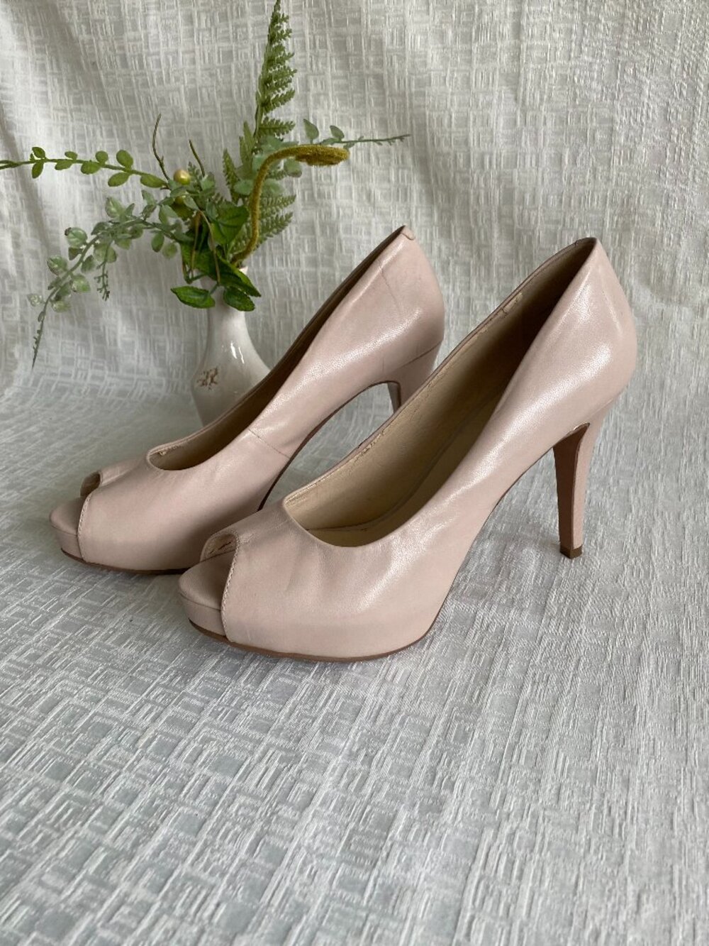 Nine West Leather Camya Blush Pearl Peep Toe 4" Platform Pumps SZ 8.5 Med